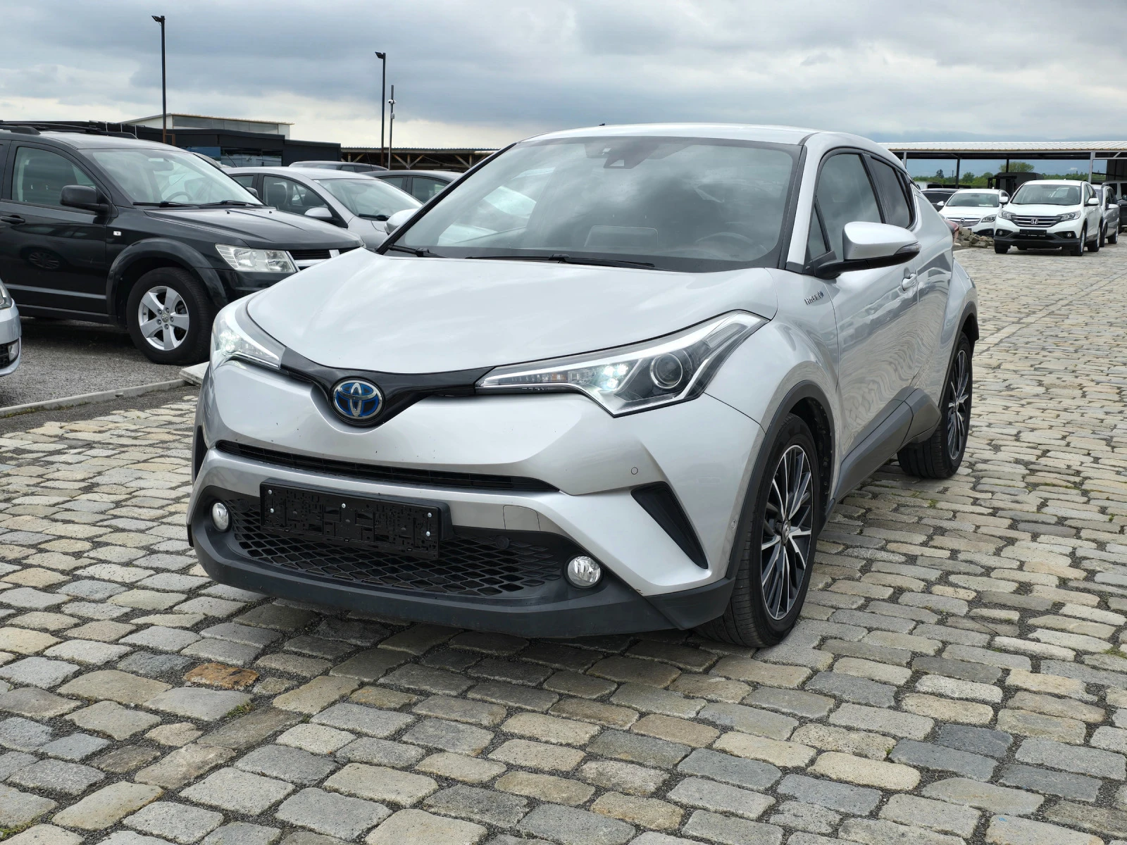 Toyota C-HR 1.8Hybrid КОЖА 145000км. ИТАЛИЯ - изображение 3