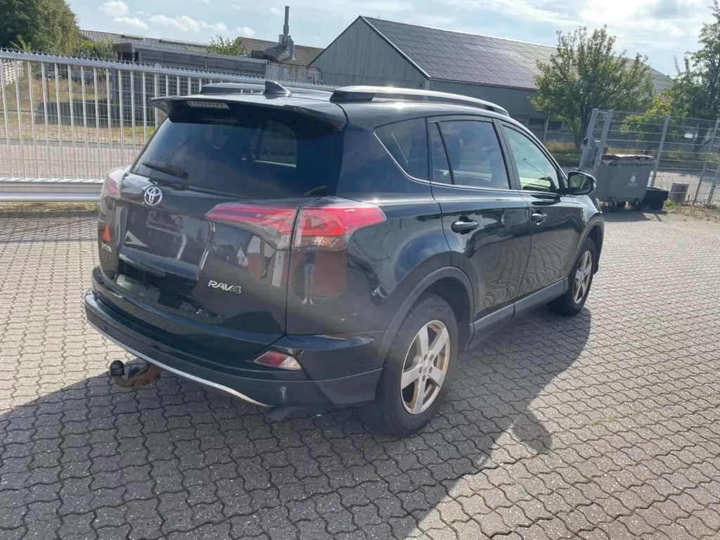 Toyota Rav4 2.0 D4D 143кс 4х2 Full Service - изображение 3