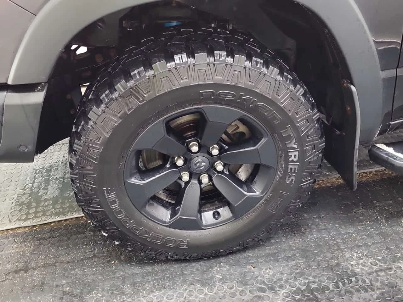 Dodge RAM 1500 REBEL CREW CAB SHORT BED  CARFAX - изображение 6