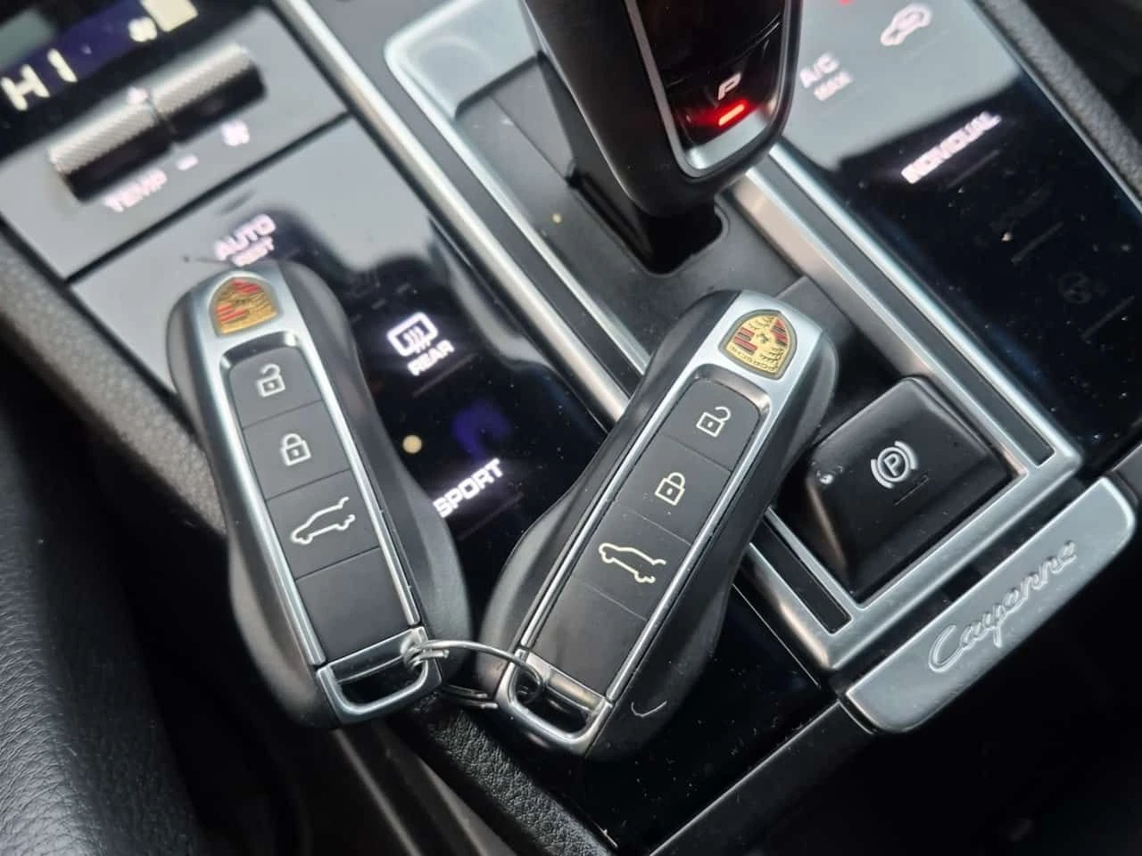 Porsche Cayenne * AWD * CARFAX * KEYLESS * PANO, снимка 8 - Автомобили и джипове - 53979312