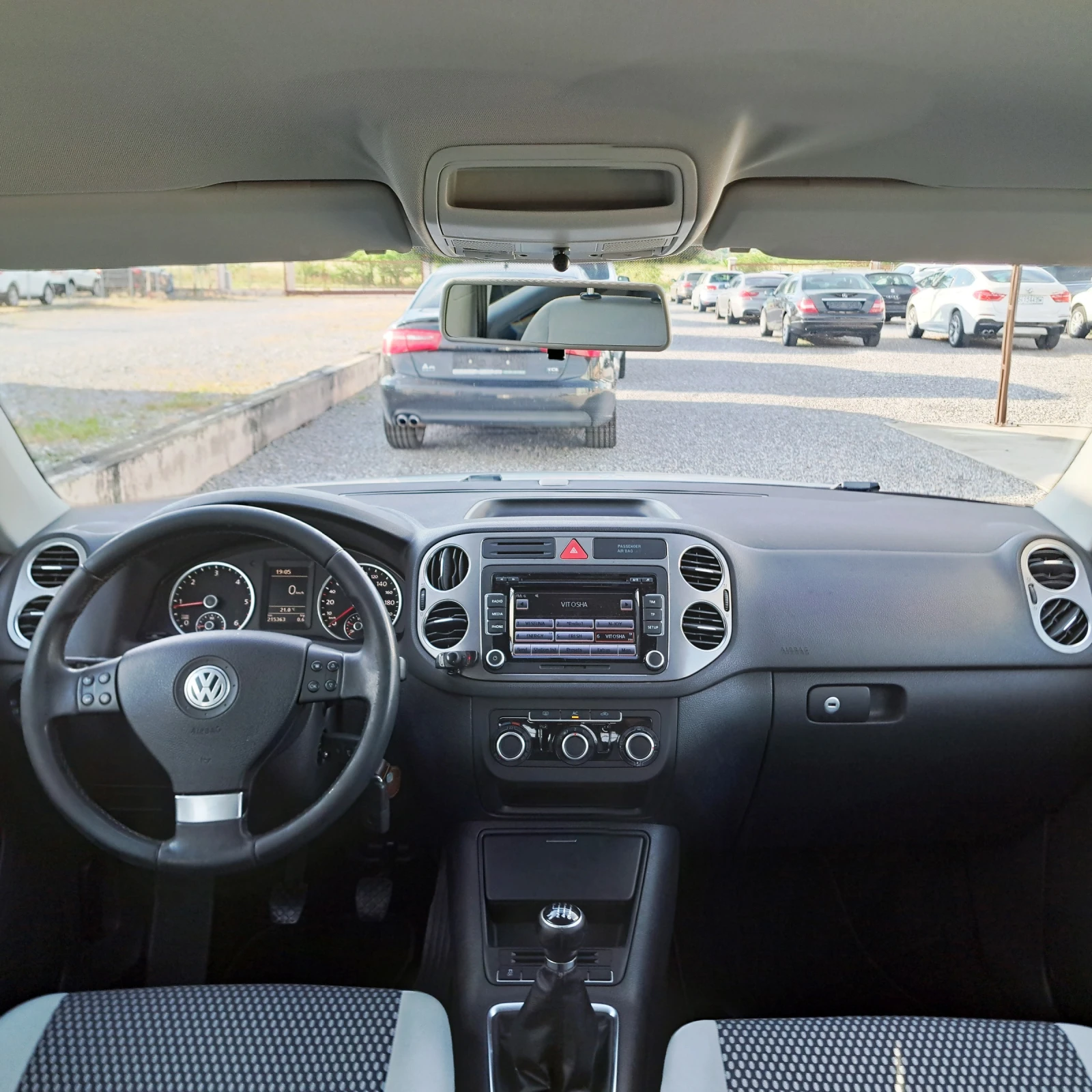 VW Tiguan 2.0 TDI* 4MOTION* Trend & Fun* Перфектен!* , снимка 13 - Автомобили и джипове - 54961111