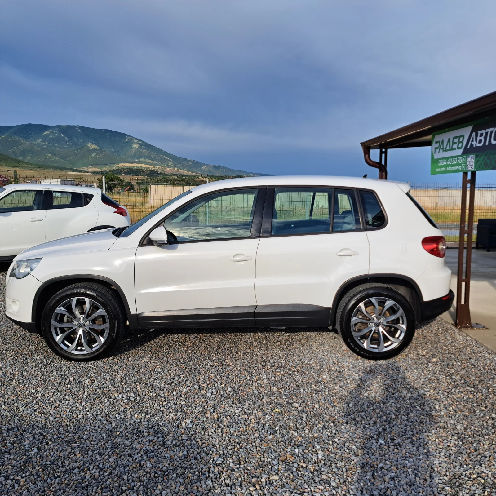 VW Tiguan 2.0 TDI* 4MOTION* Trend & Fun* Перфектен!* , снимка 3 - Автомобили и джипове - 54961111