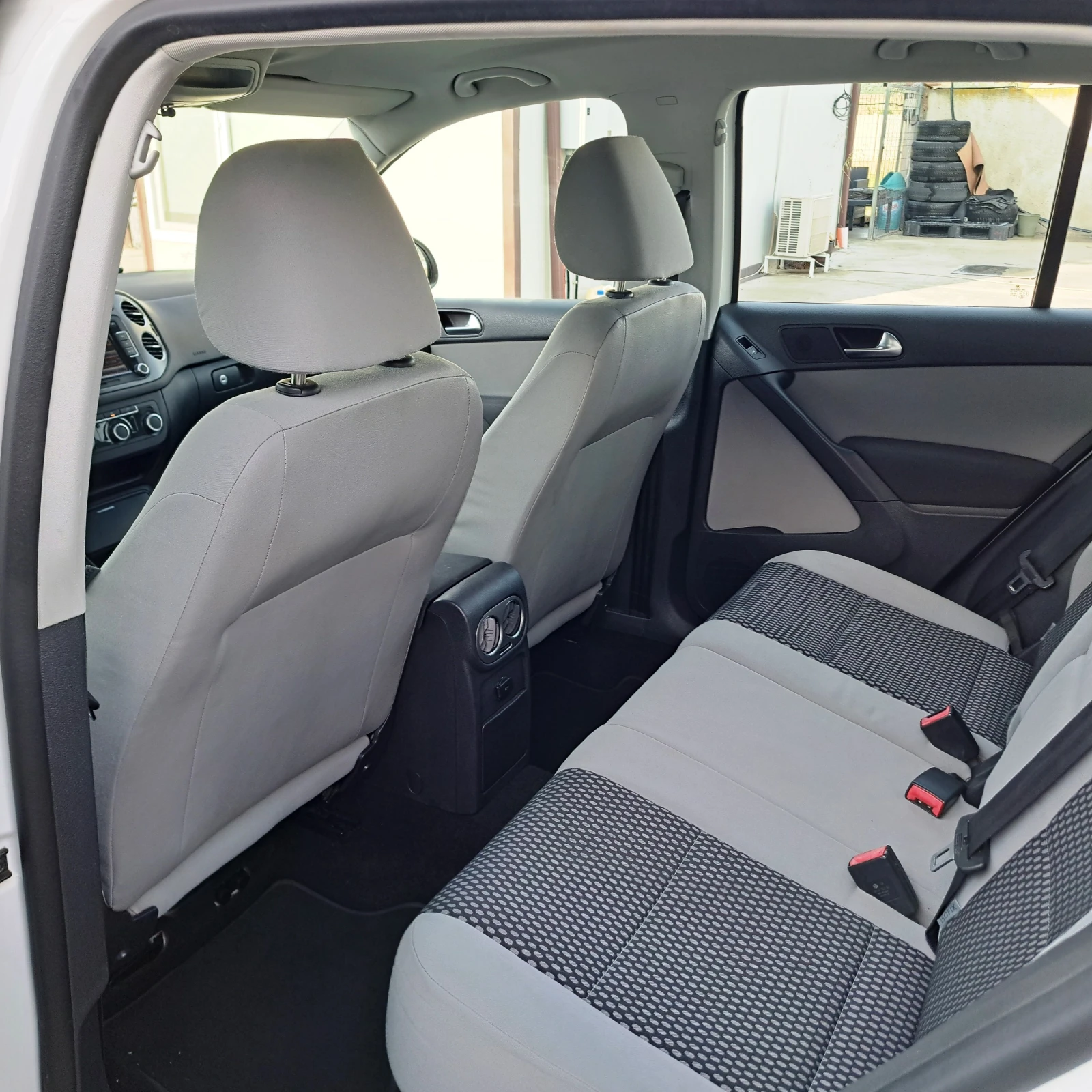 VW Tiguan 2.0 TDI* 4MOTION* Trend & Fun* Перфектен!* , снимка 10 - Автомобили и джипове - 54961111