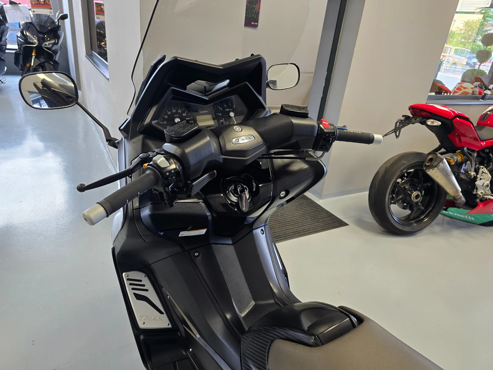 Yamaha T-max 530ie, Уникат!, снимка 13 - Мотоциклети и мототехника - 54602110