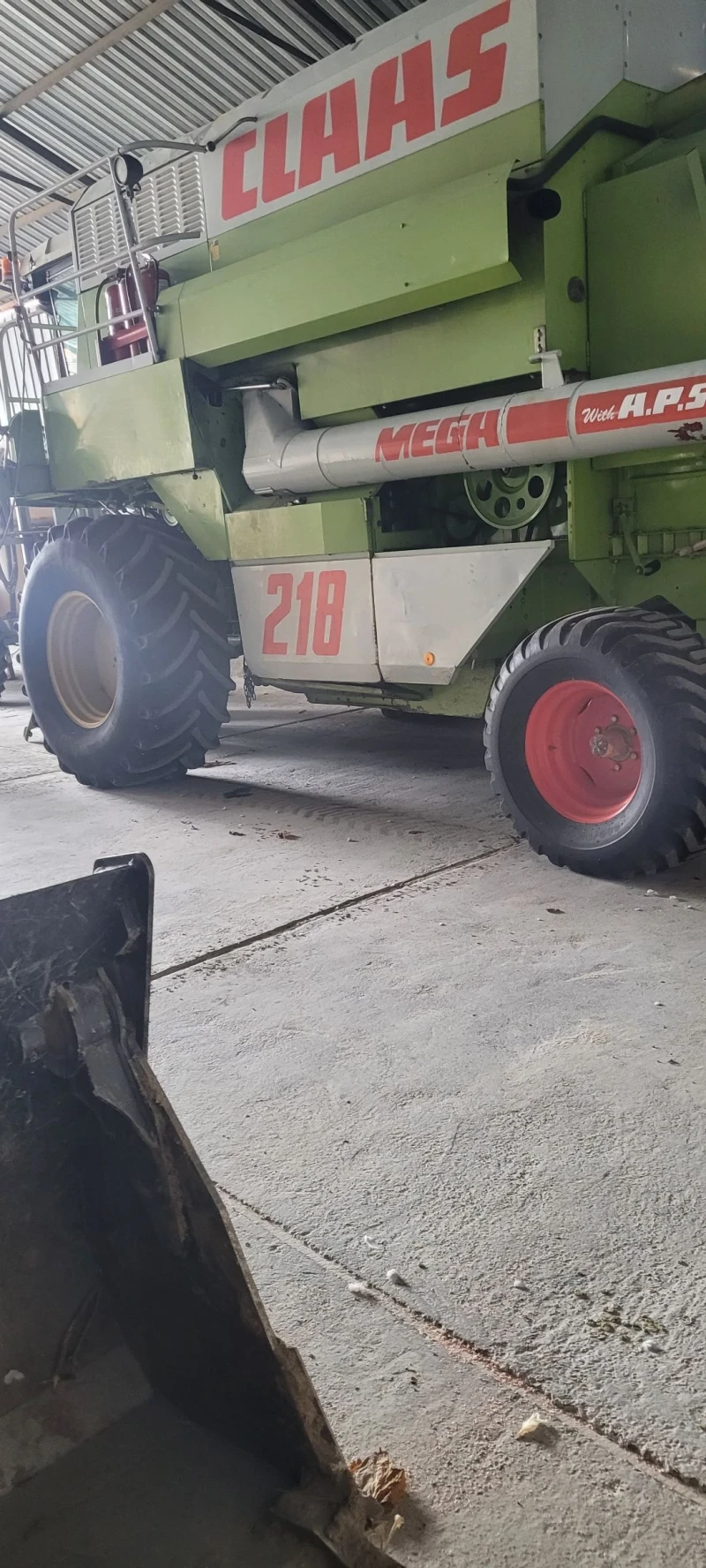 Комбайн Claas MEGA 218, снимка 8 - Селскостопанска техника - 48774057