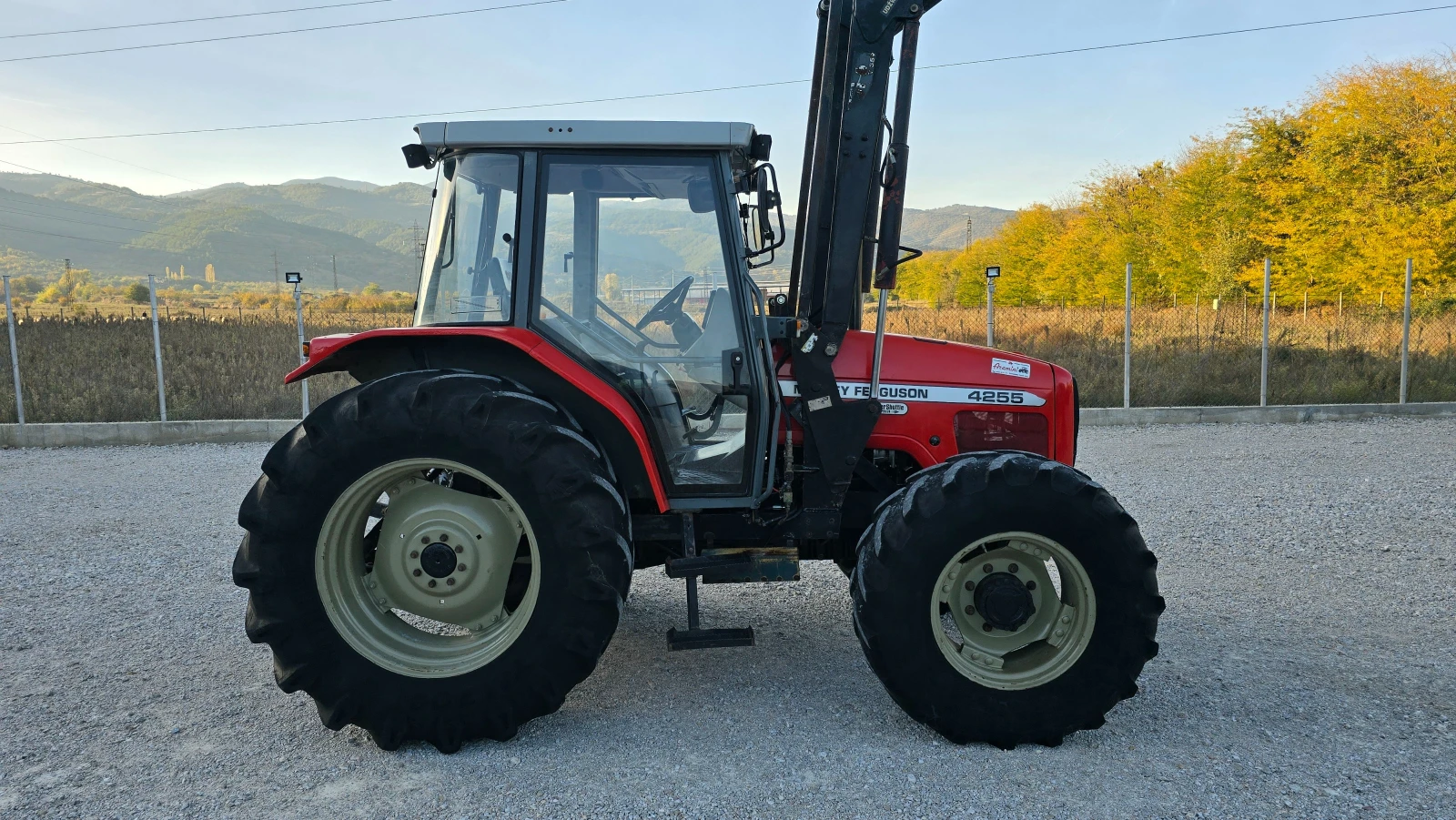 Трактор Massey 4255-Челен товарач - изображение 6