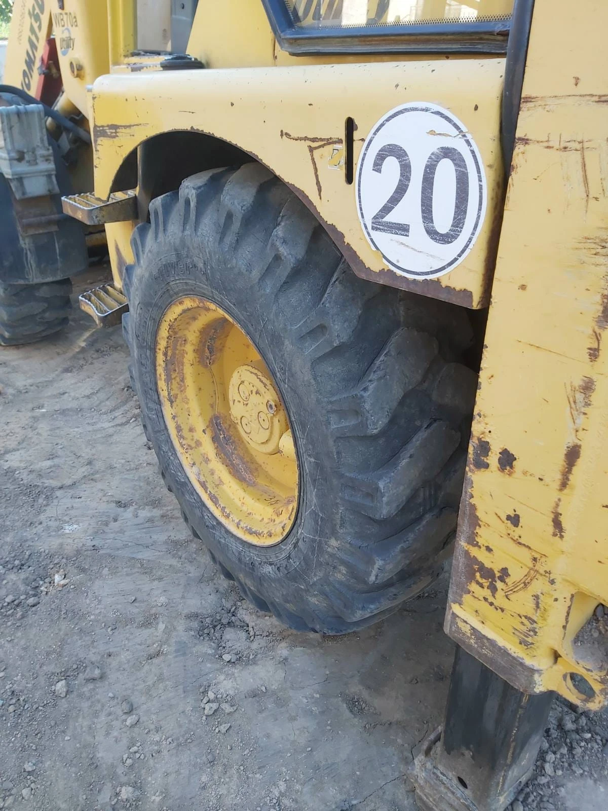 Багер Komatsu WB70A - изображение 4