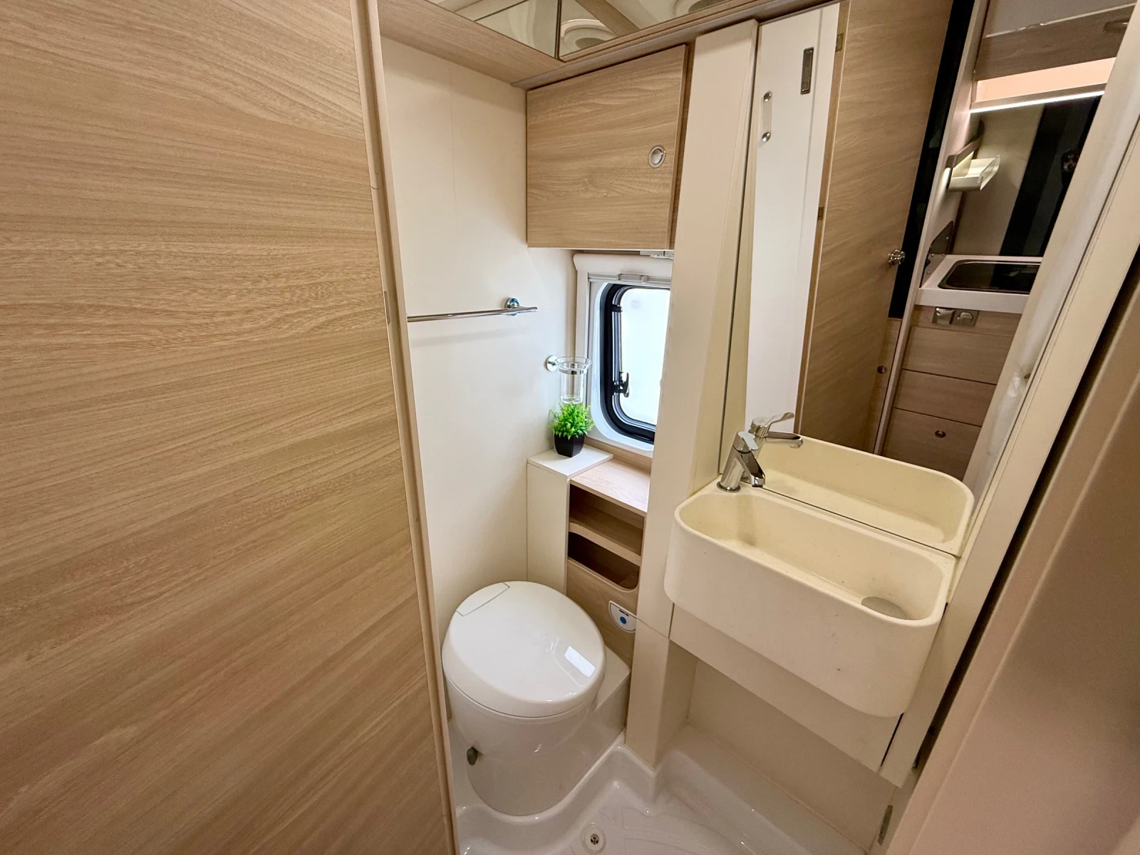 ������ Euramobil KASTENWAGEN* TV* K�������* �������� ��������� | Mobile.bg � ����������� 11