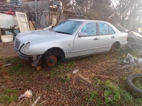 Mercedes-Benz E 200 - 100 € / 195.58 лв. - 17515348 2