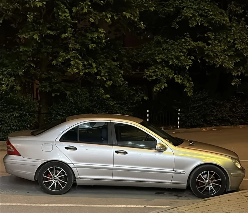 Mercedes-Benz C 180, снимка 10 - Автомобили и джипове - 47821127