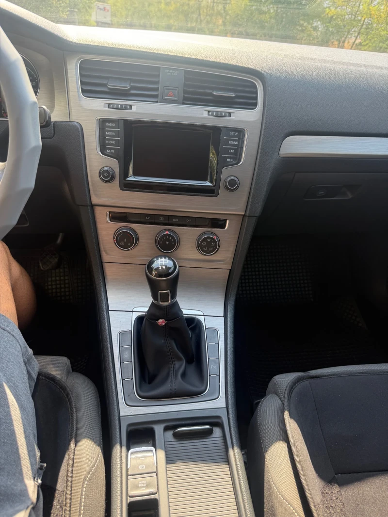 VW Golf 1.6 tdi, снимка 5 - Автомобили и джипове - 51655169