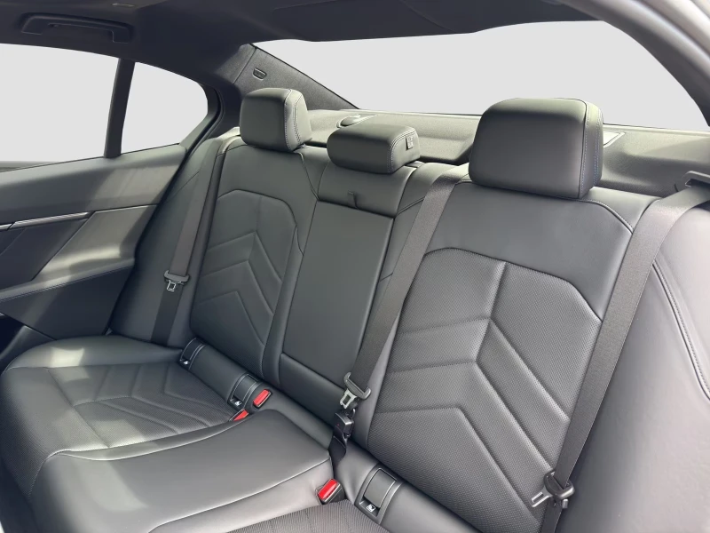 BMW 550  xDrive* M sport* Limousine SOFORT , снимка 9 - Автомобили и джипове - 52116748