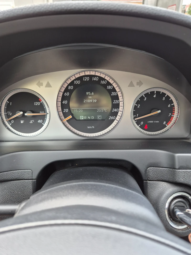 Mercedes-Benz C 180 Kompressor, снимка 8 - Автомобили и джипове - 53035323