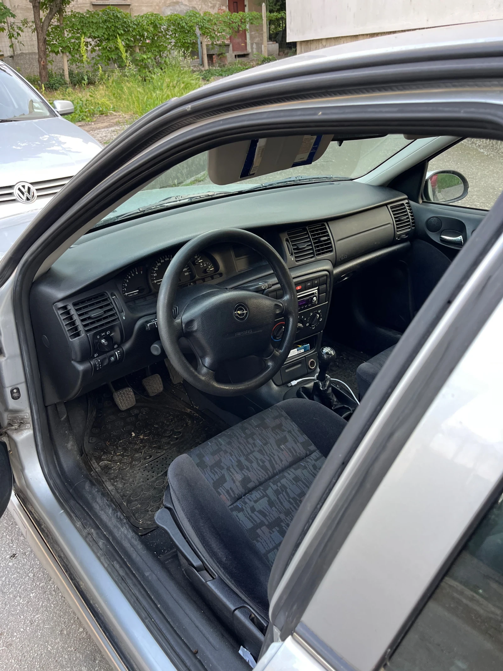 Opel Vectra 1.6 - изображение 5