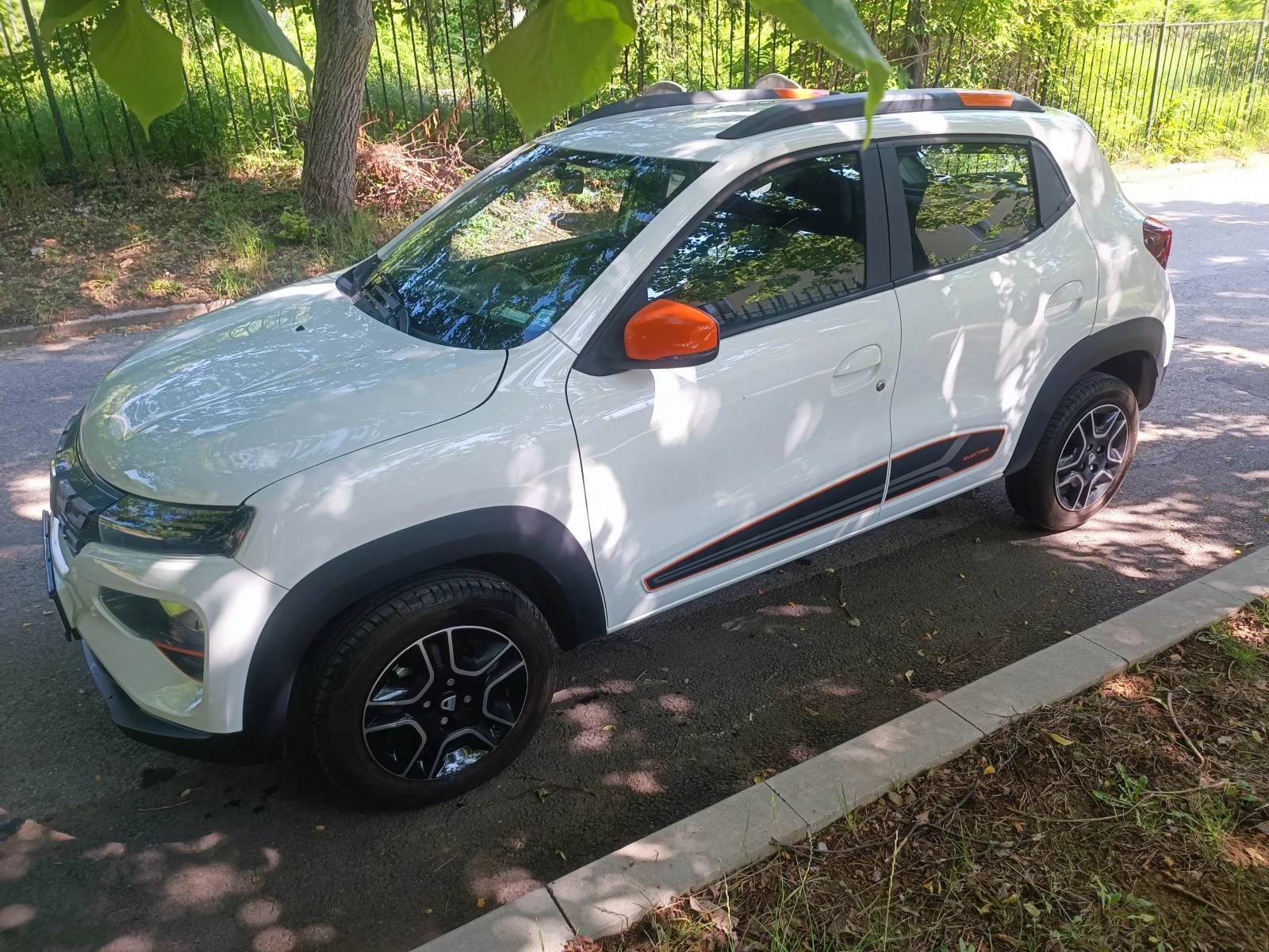 Dacia Spring Comfort Plus 45 CSS Гаранция Каско ГО 2х4 гуми... - изображение 2