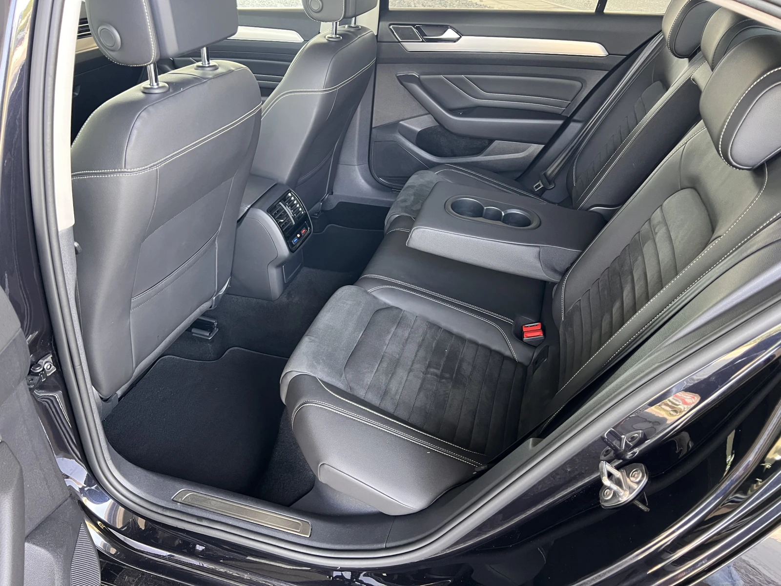 VW Passat Elegance/2.0TDI/200K.C./7AT/4X4 - изображение 10