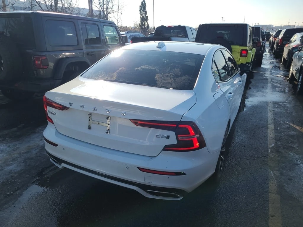 Volvo S60 MOMENTUM * Един собственик * Без инцидент * CARFAX - изображение 3