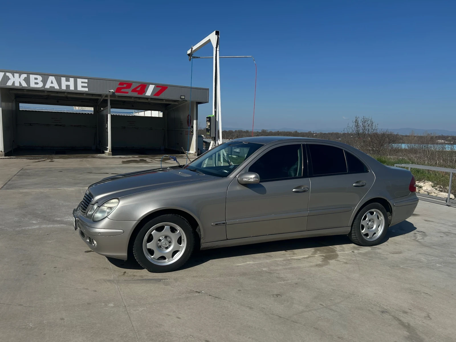 Mercedes-Benz E 200, снимка 4 - Автомобили и джипове - 53829070