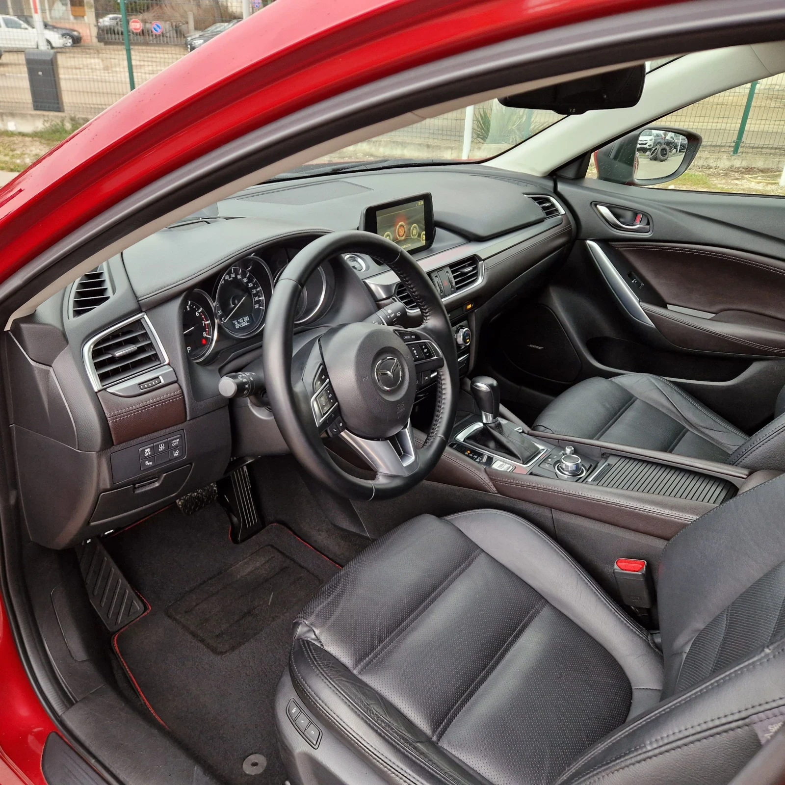 Mazda 6 2.5 192k. FACELIFT/ДИСТРОНИК/BOSE/КЕЙЛЕС/ШВЕЙЦАРИЯ, снимка 9 - Автомобили и джипове - 53936928