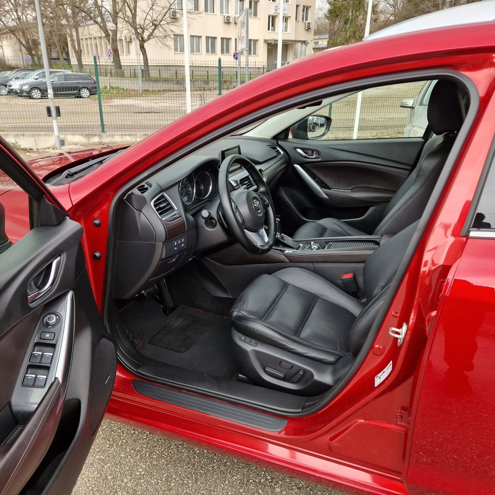 Mazda 6 2.5 192k. FACELIFT/ДИСТРОНИК/BOSE/КЕЙЛЕС/ШВЕЙЦАРИЯ, снимка 8 - Автомобили и джипове - 53936928