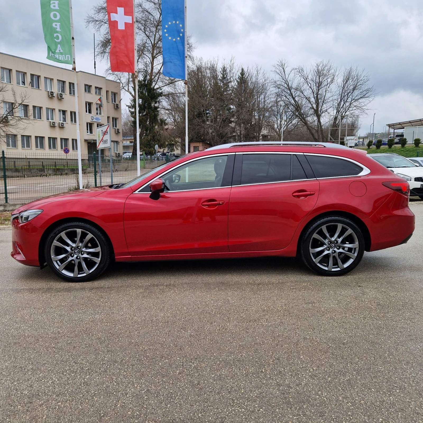 Mazda 6 2.5 192k. FACELIFT/ДИСТРОНИК/BOSE/КЕЙЛЕС/ШВЕЙЦАРИЯ, снимка 4 - Автомобили и джипове - 53936928