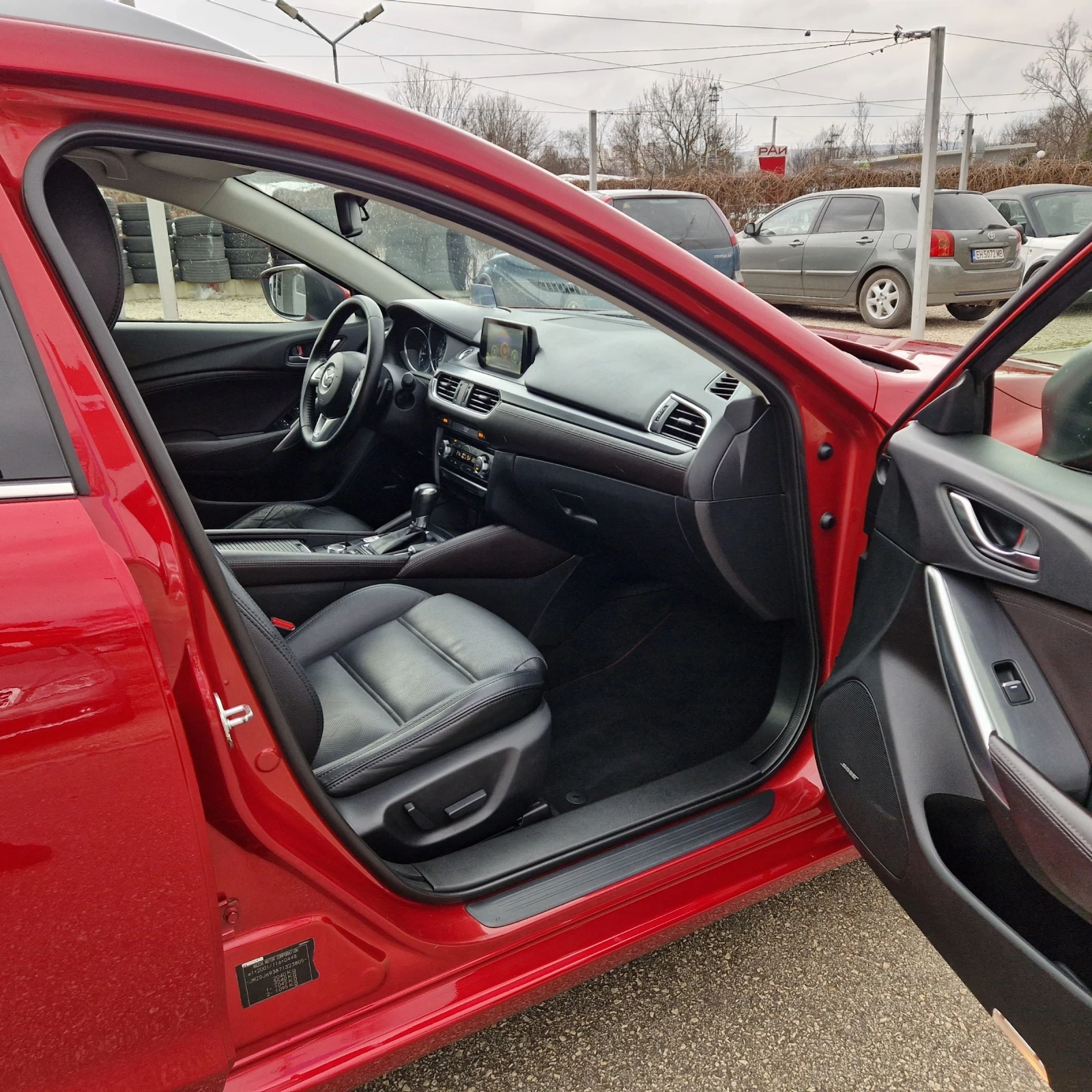 Mazda 6 2.5 192k. FACELIFT/ДИСТРОНИК/BOSE/КЕЙЛЕС/ШВЕЙЦАРИЯ, снимка 11 - Автомобили и джипове - 53936928