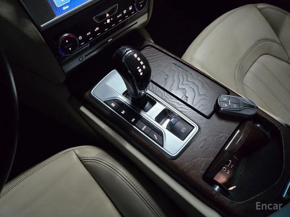 Maserati Quattroporte GTS 3.8 V8* SUNROOF* ПОДГРЕВ* ОБДУХВАНЕ* , снимка 9 - Автомобили и джипове - 54071714