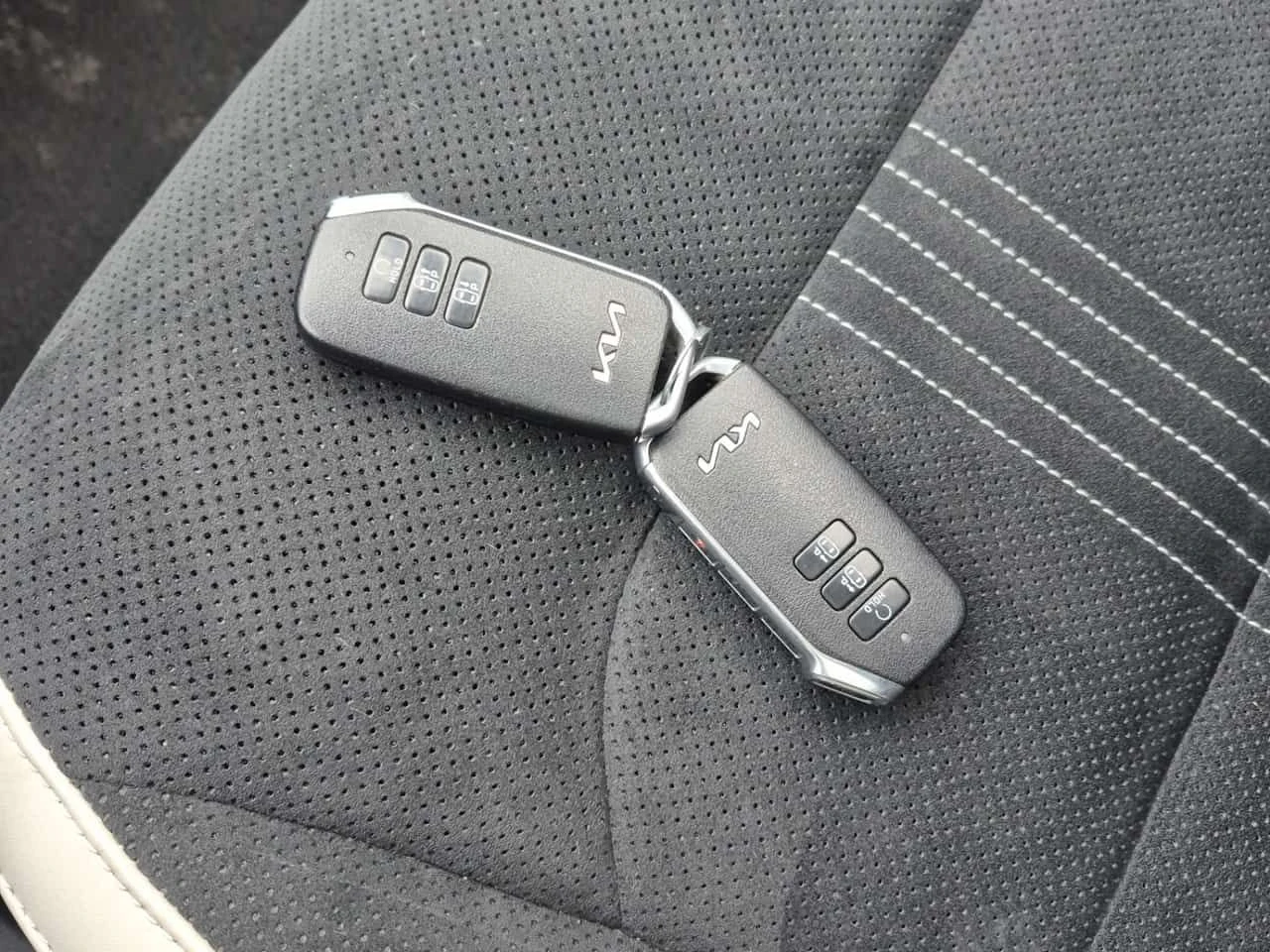 Kia EV6 LONG RANGE W/GT LINE PKG 1/ CARFAX/AWD, снимка 9 - Автомобили и джипове - 54113097