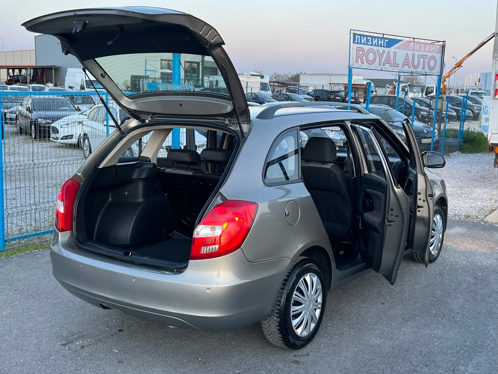 Skoda Fabia ЛИЗИНГ-1, 6 ДИЗЕЛ-КЛИМА, снимка 13 - Автомобили и джипове - 54335121