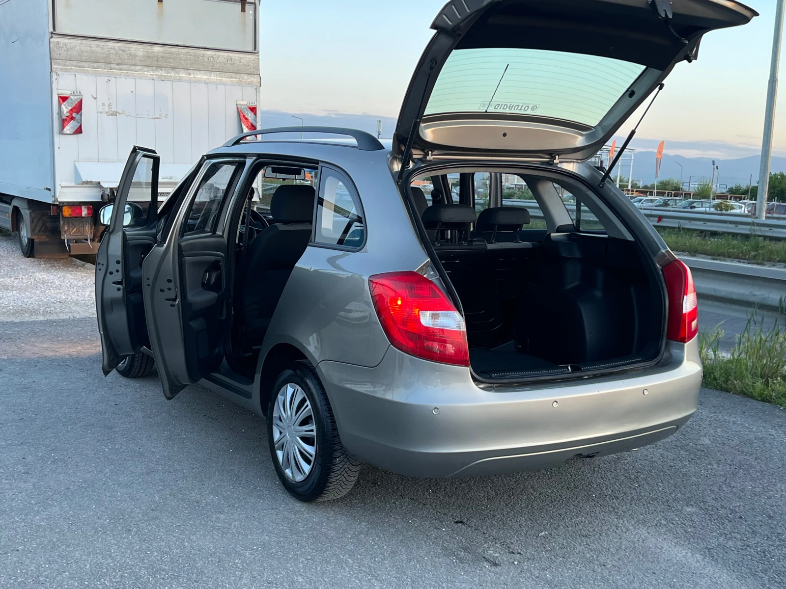 Skoda Fabia ЛИЗИНГ-1, 6 ДИЗЕЛ-КЛИМА, снимка 14 - Автомобили и джипове - 54335121