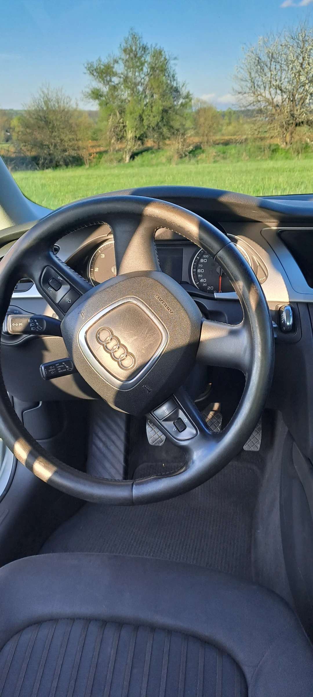 Audi A4 2.0 TDI, снимка 5 - Автомобили и джипове - 54812177