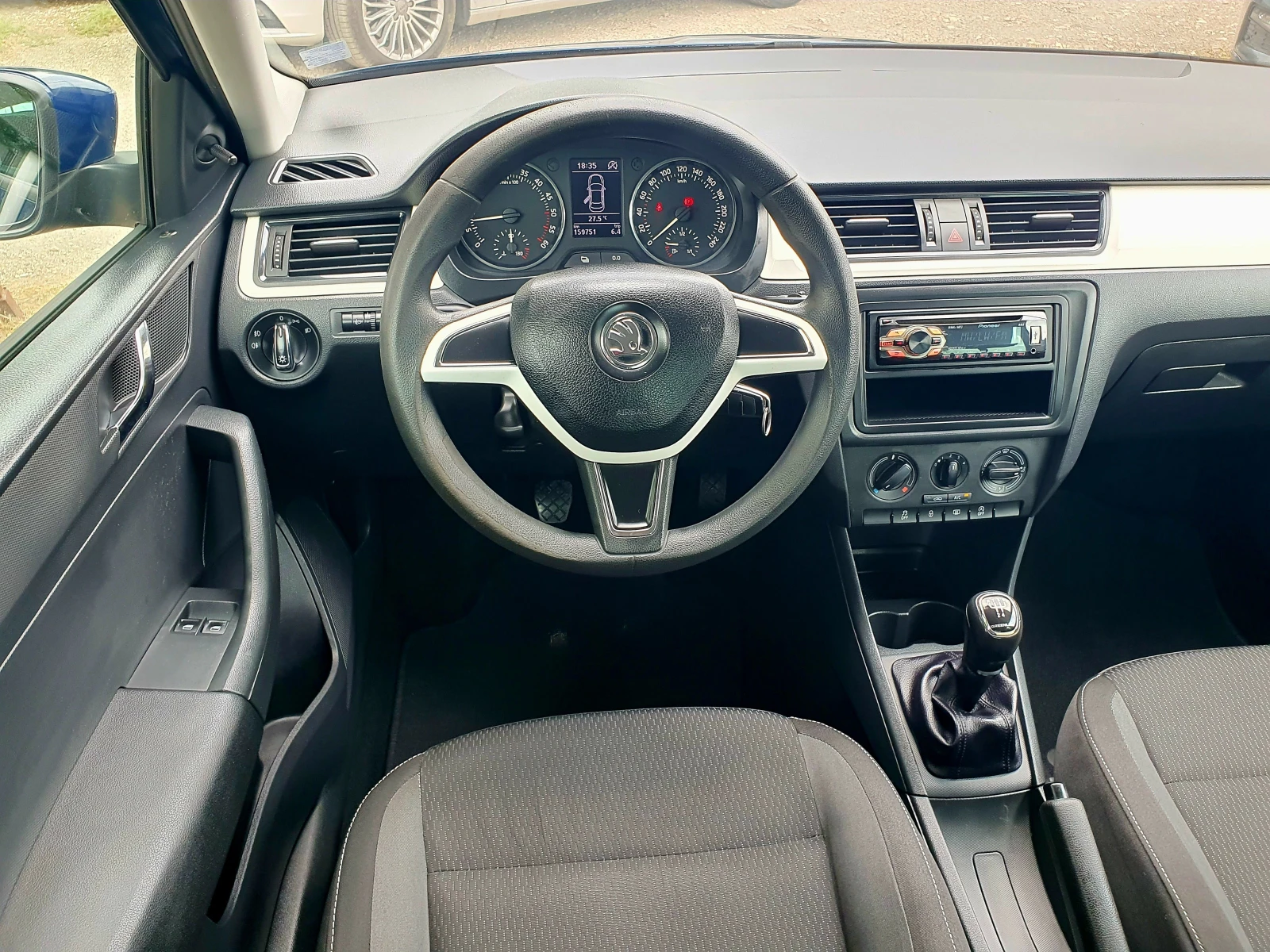 Skoda Rapid 1.6 TDI , снимка 11 - Автомобили и джипове - 55671573