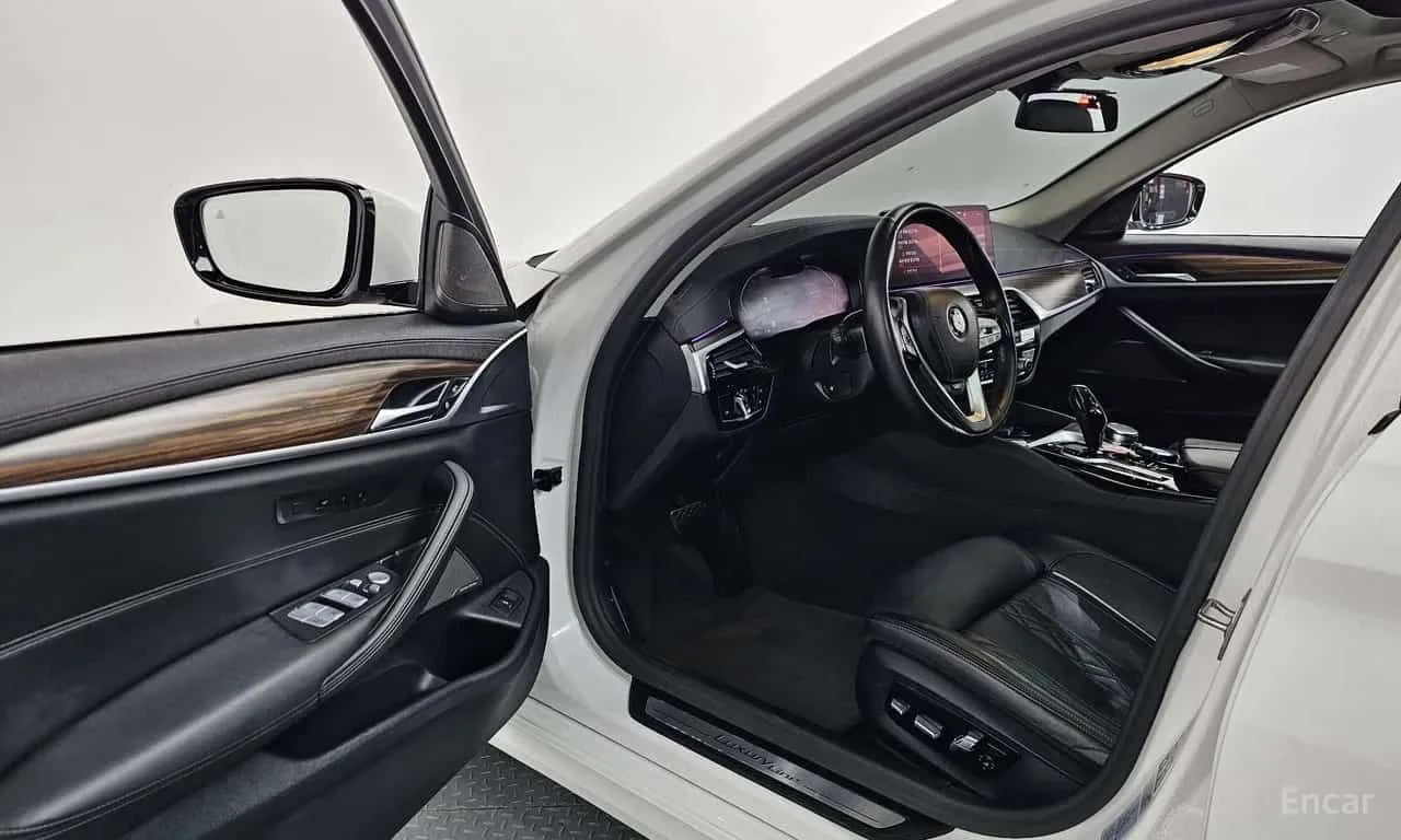 BMW 530 i xDrive Luxury | АВТОФИНАНСИРАНЕ, снимка 10 - Автомобили и джипове - 55709440