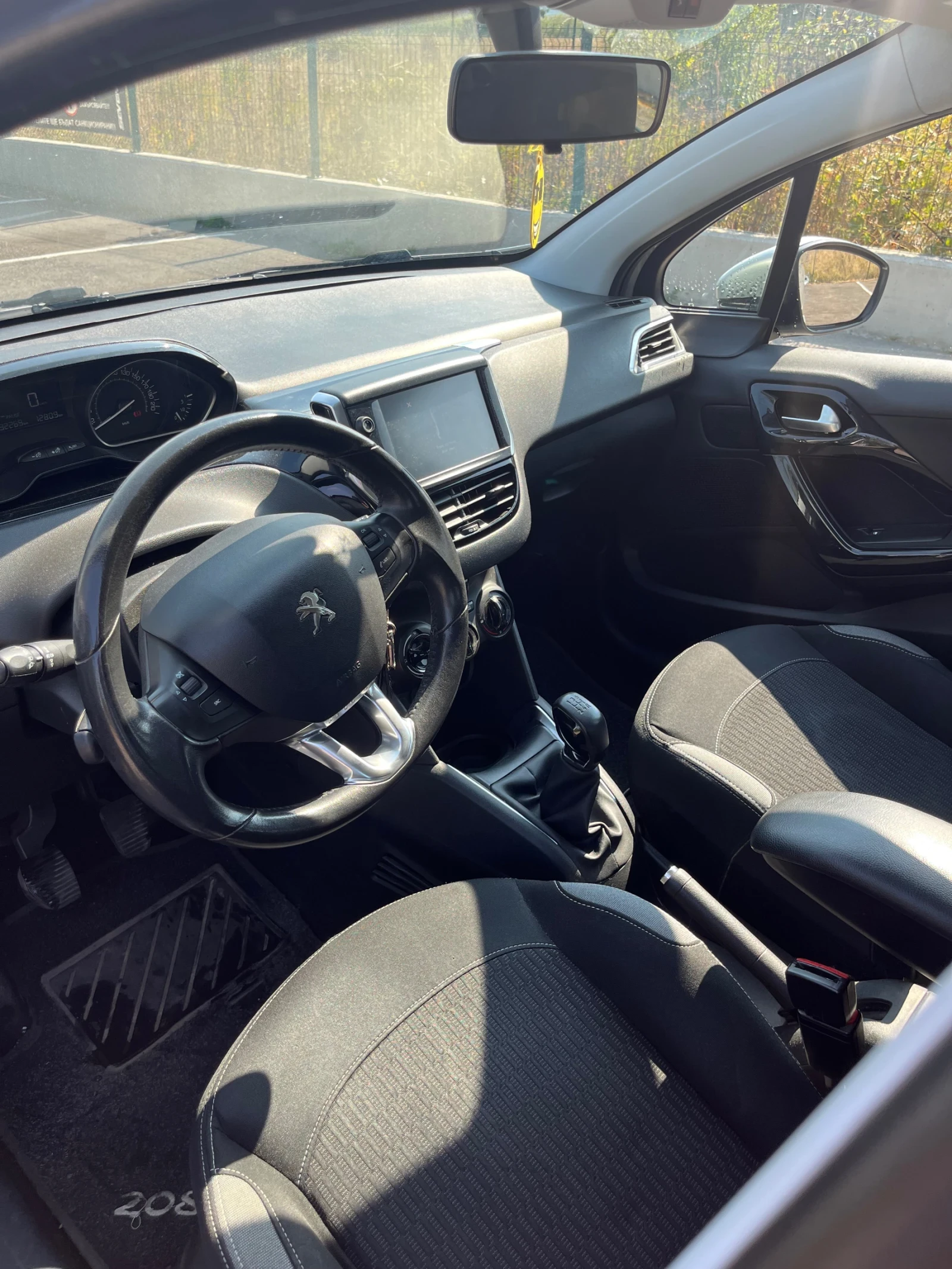 Peugeot 208 1.6BlueHDI, снимка 6 - Автомобили и джипове - 55791493