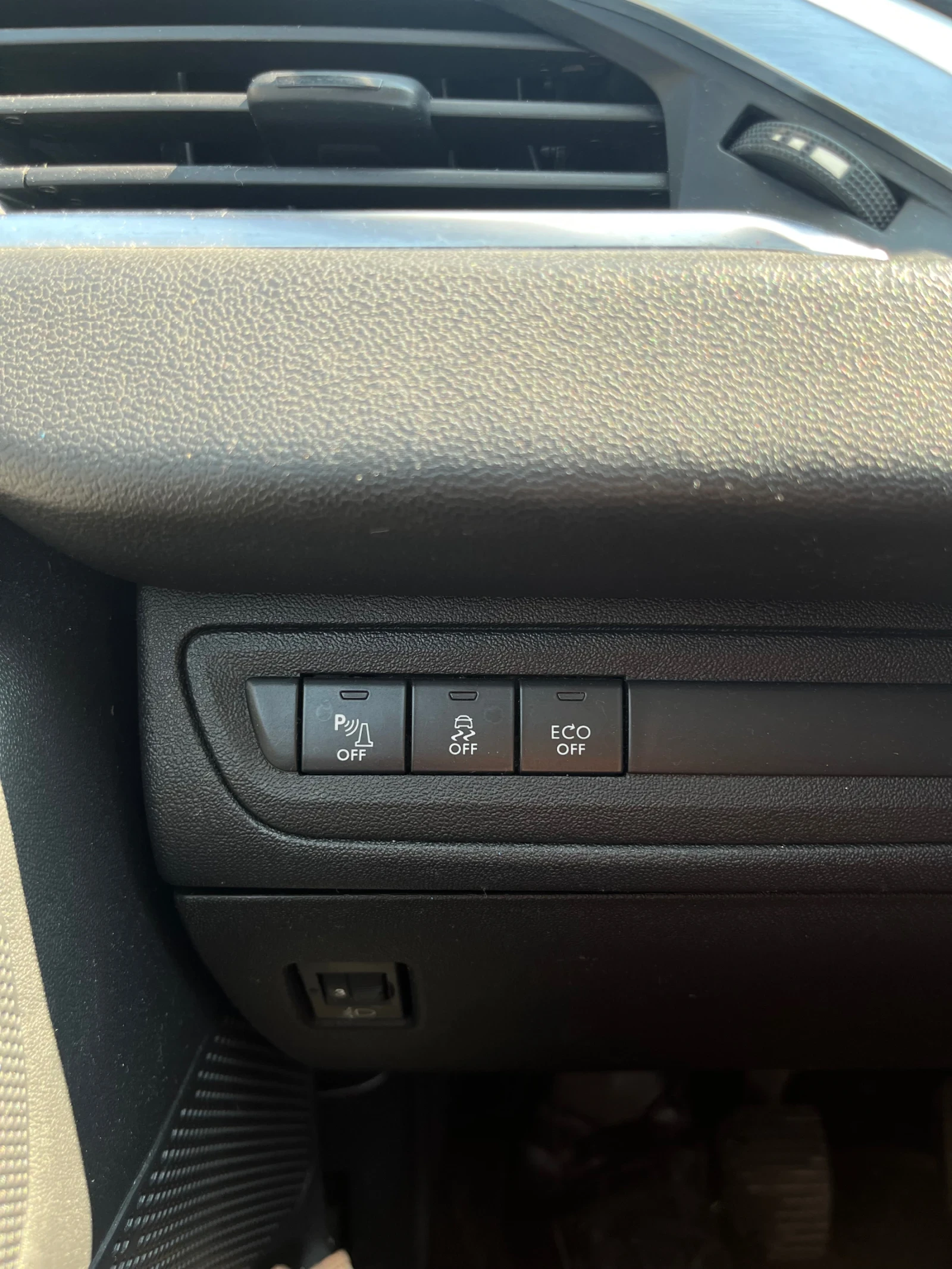 Peugeot 208 1.6BlueHDI, снимка 10 - Автомобили и джипове - 55791493