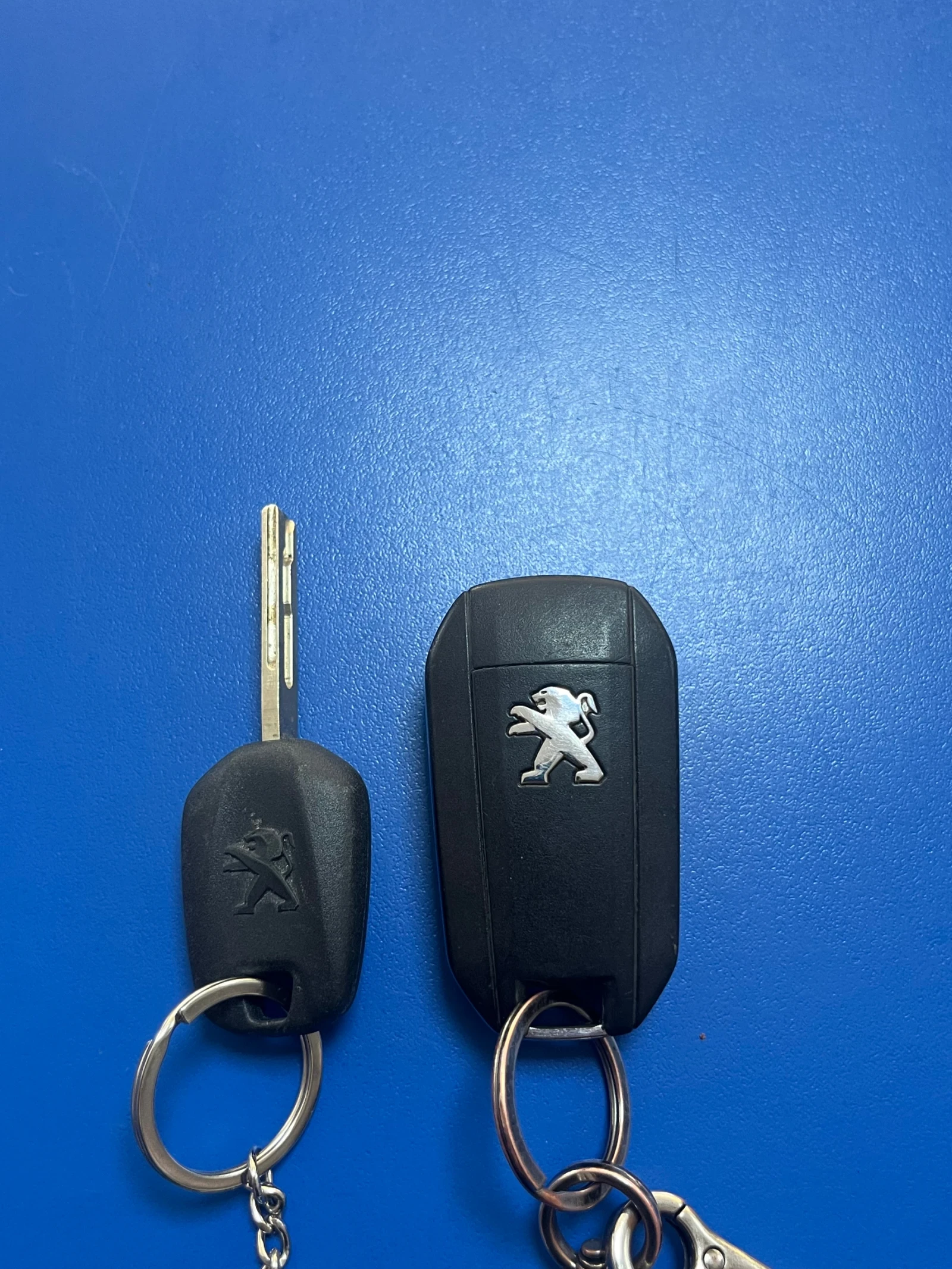 Peugeot 208 1.6BlueHDI, снимка 11 - Автомобили и джипове - 55791493