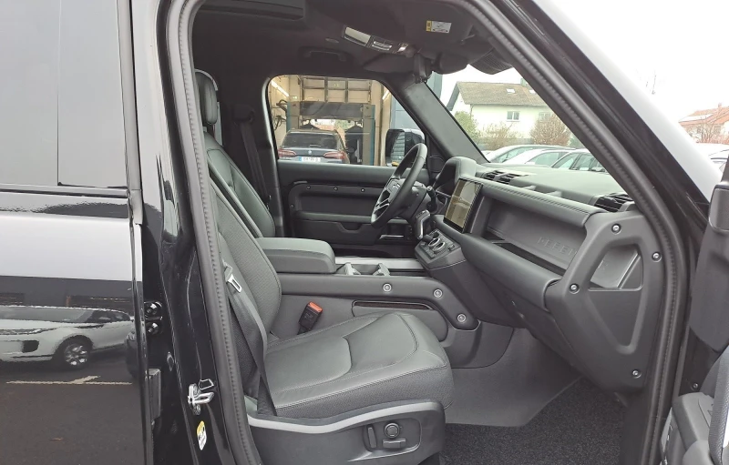 Land Rover Defender 110 D300 X, снимка 4 - Автомобили и джипове - 50020137