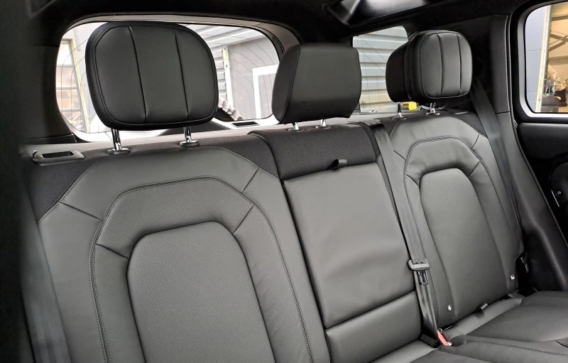 Land Rover Defender 110 D300 X, снимка 5 - Автомобили и джипове - 50020137