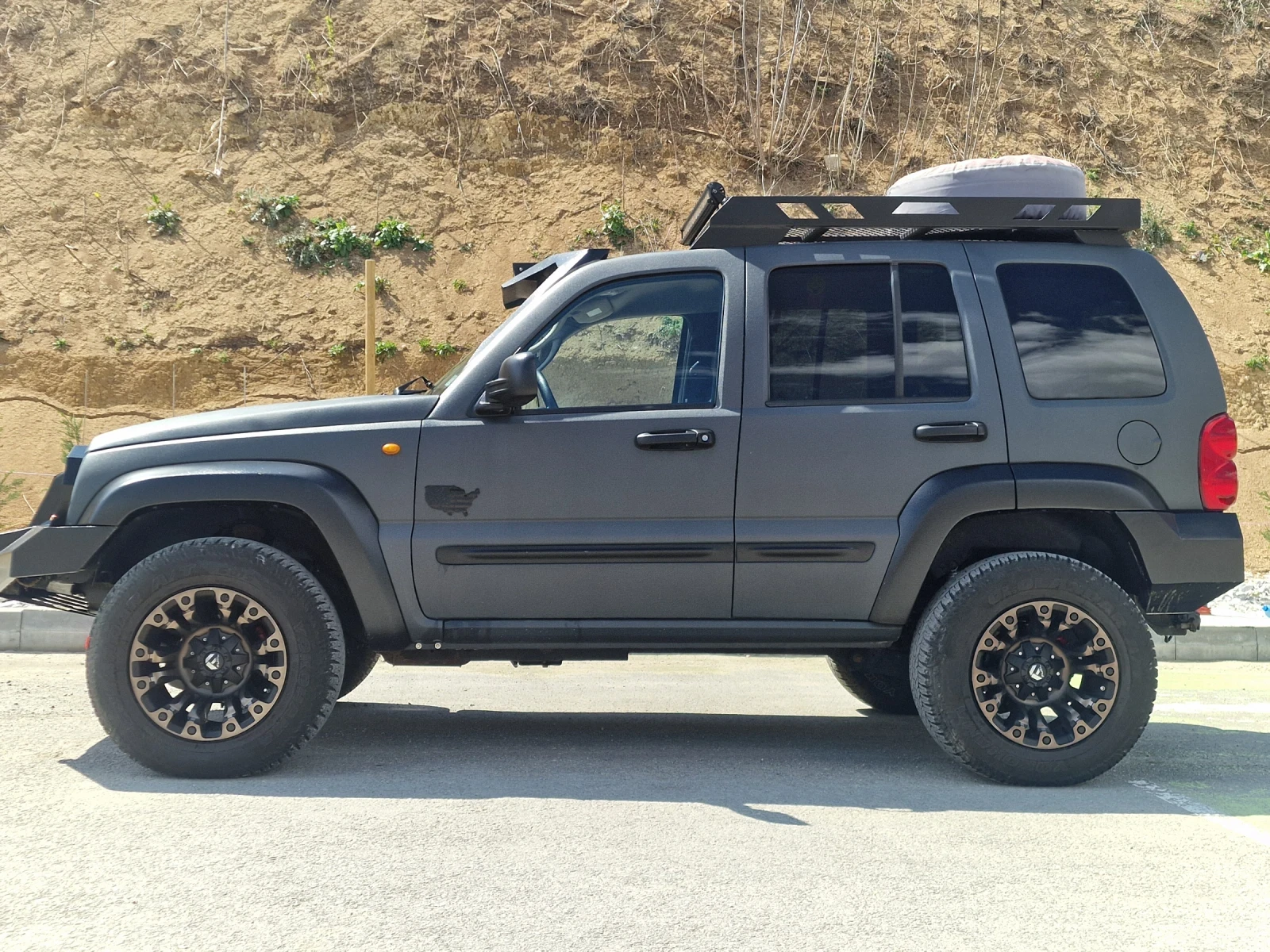 Jeep Cherokee JEEP CHEROKEE 3.7 V6 , снимка 8 - Автомобили и джипове - 54444512