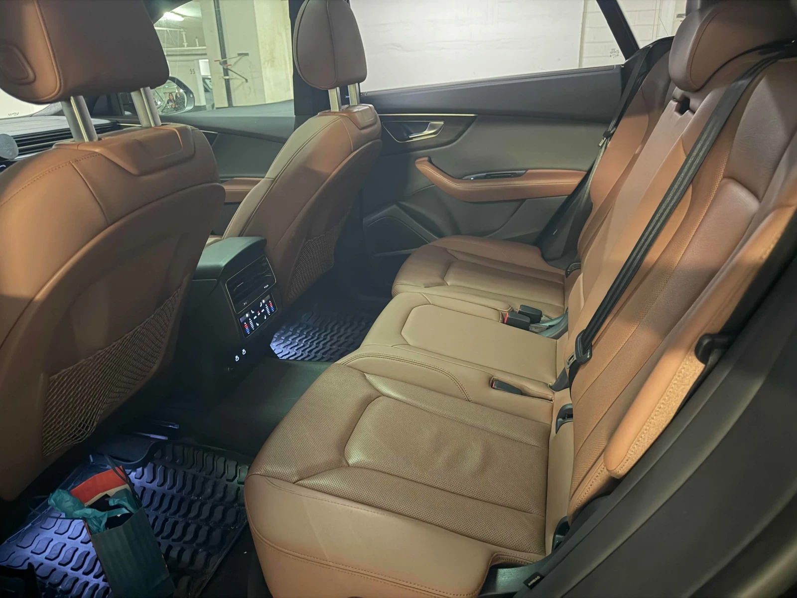Audi Q8 ДИСТРОНИК * ОБДУХВАНЕ * ПАНОРАМА * АМБИЕНТ * HUD, снимка 11 - Автомобили и джипове - 54721954