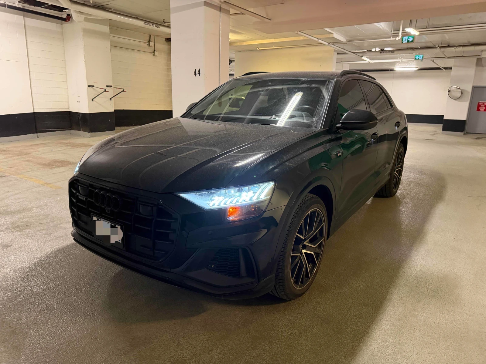 Audi Q8 ДИСТРОНИК * ОБДУХВАНЕ * ПАНОРАМА * АМБИЕНТ * HUD, снимка 5 - Автомобили и джипове - 54721954