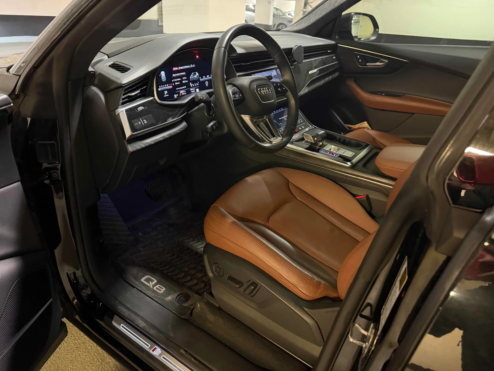 Audi Q8 ДИСТРОНИК * ОБДУХВАНЕ * ПАНОРАМА * АМБИЕНТ * HUD, снимка 6 - Автомобили и джипове - 54721954