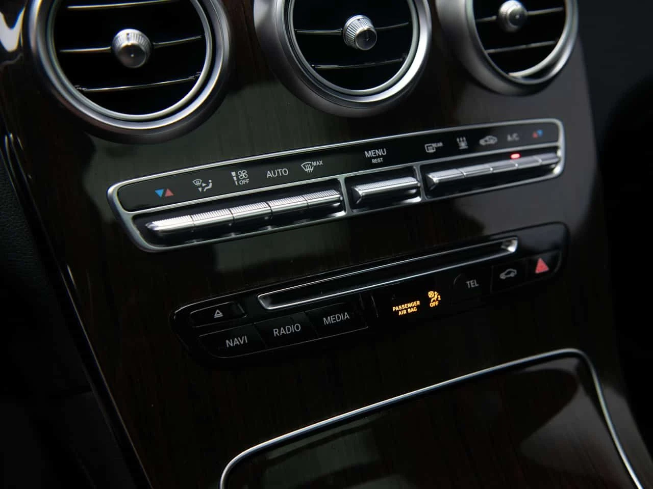 Mercedes-Benz GLC * Hybrid * CARFAX * ЦЕНА ДО БГ, снимка 15 - Автомобили и джипове - 55486068