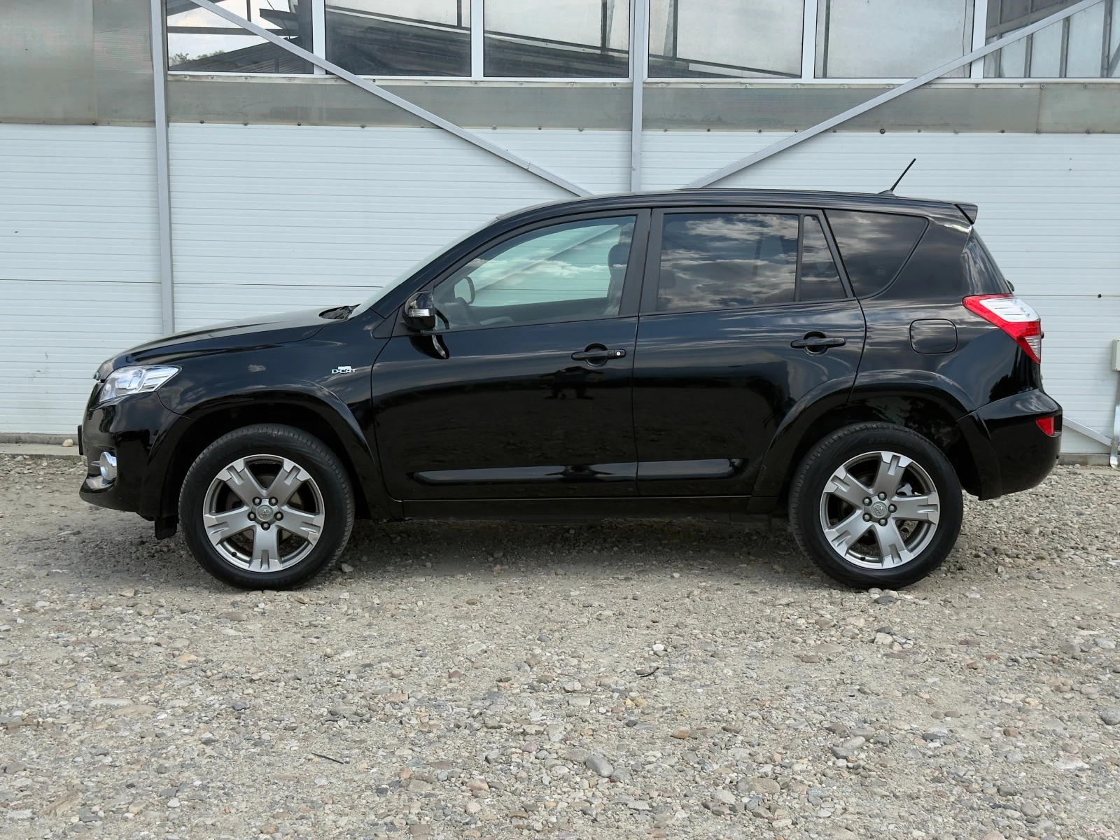 Toyota Rav4 2.2 D4D 4WD/Автомат/Камера/Собствен лизинг, снимка 7 - Автомобили и джипове - 55710718