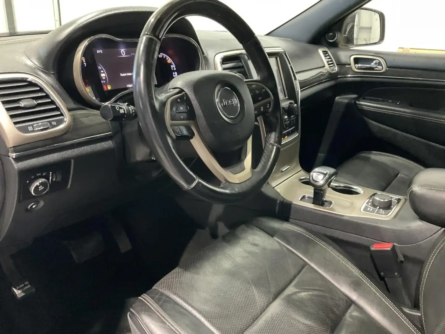 Jeep Grand cherokee OVERLAND 3.6 4WD * DIS * ОБДУХ * КАМЕРА, снимка 7 - Автомобили и джипове - 56197640