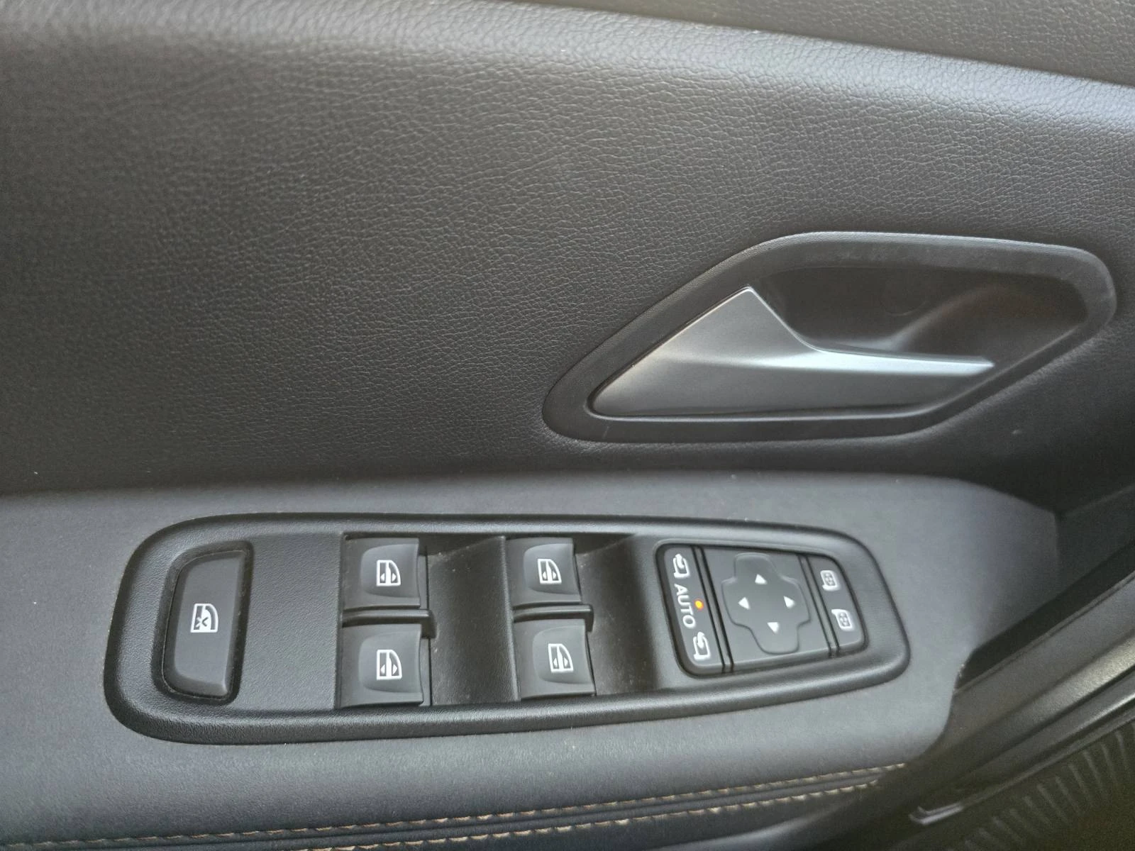 Dacia Duster 1.0 TCe 90 Stop&Start LPG, снимка 11 - Автомобили и джипове - 56577166