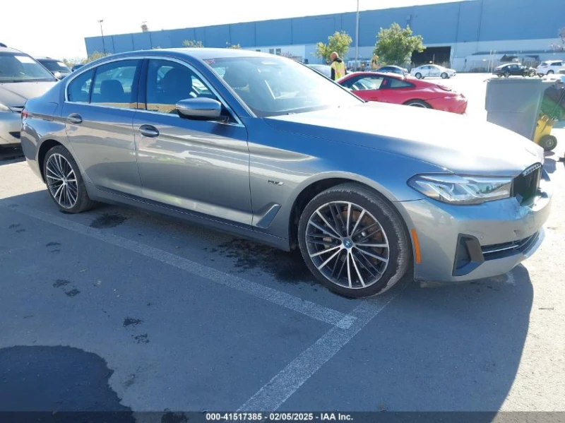 BMW 530E 2.0L I-4 DI, DOHC, VVT, TURBO, 181HP Rear Wheel Dr, снимка 1 - Автомобили и джипове - 49393322