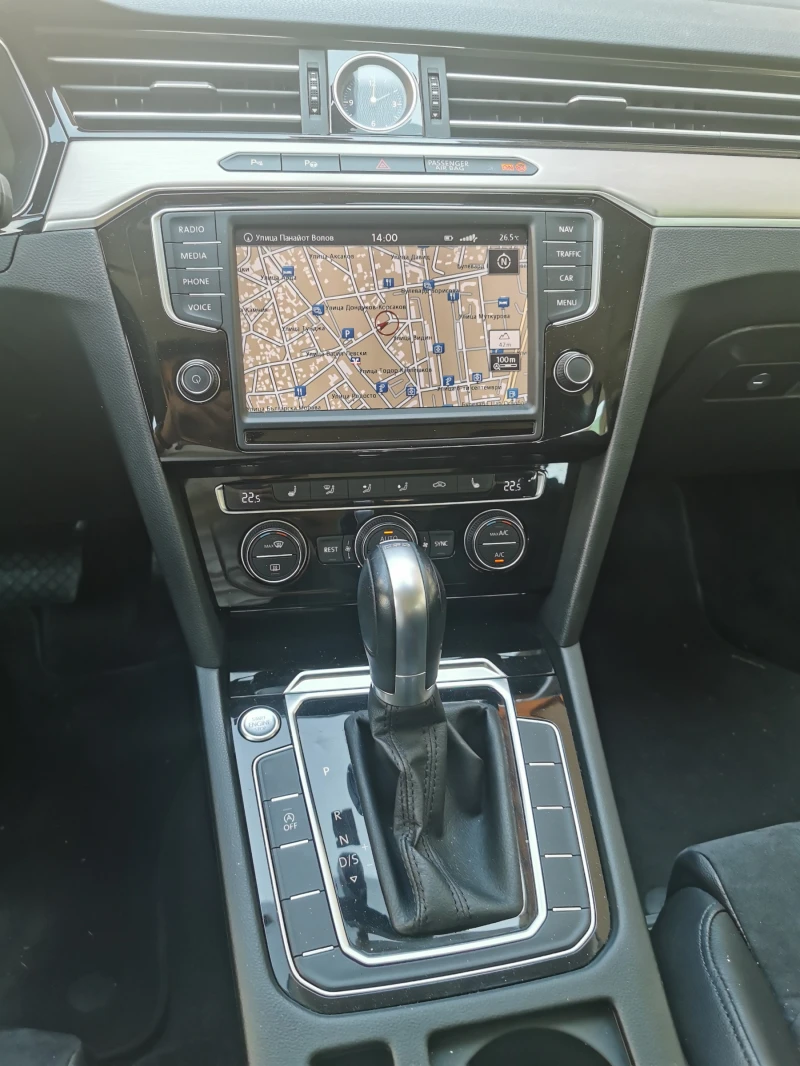 VW Passat, снимка 8 - Автомобили и джипове - 52323277