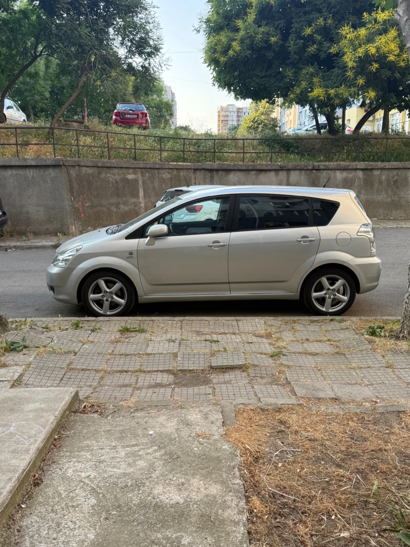 Toyota Corolla verso 2.2D-CAT/D4D, снимка 2 - Автомобили и джипове - 52538111