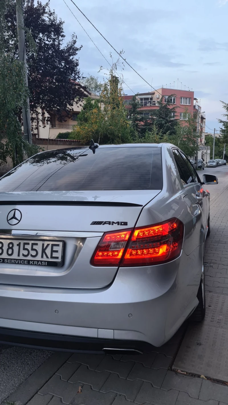 Mercedes-Benz E 220 AMG пакет., снимка 3 - Автомобили и джипове - 53227613